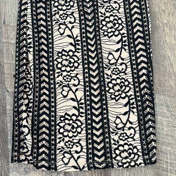 Black & Nude Party Dress - Picture 3 of 6